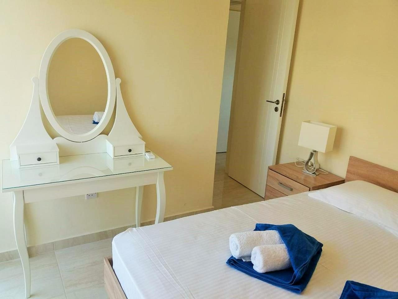 Apartment 301 Carisa Napa - Holiday Flats Larnaca Zewnętrze zdjęcie